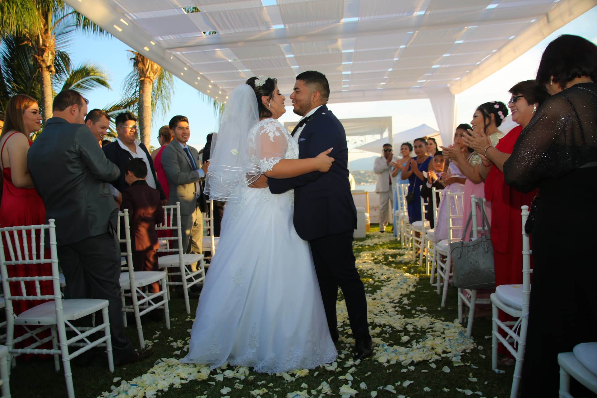 /images/success-stories/itzel/boda.jpg